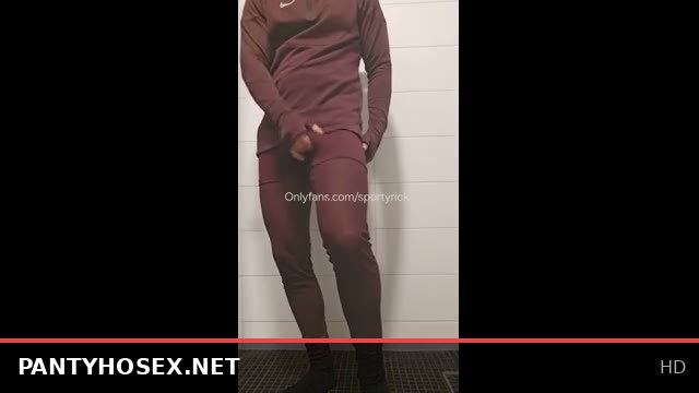 Massive Cumshot in Nike Pro Running Gear Before Wetlook Session